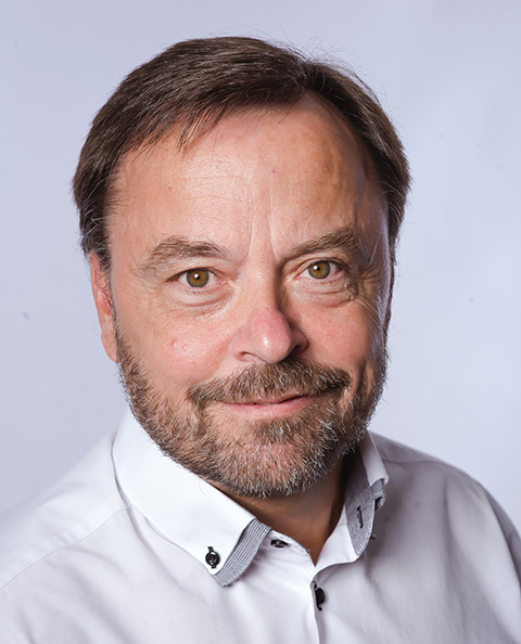 https://www.coachingsystems.cz/wp-content/uploads/pavel_tausl_foto.jpg